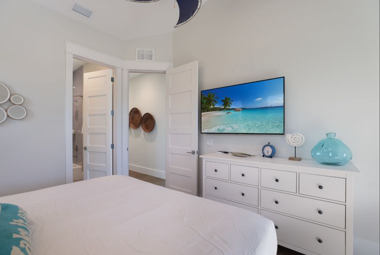 Bedroom 4 - King Bed