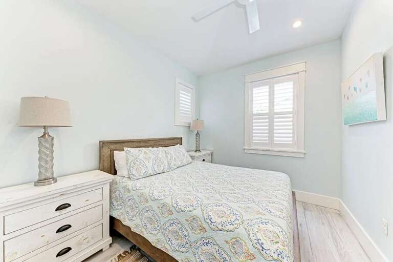 Bedroom 4 - Queen Bed