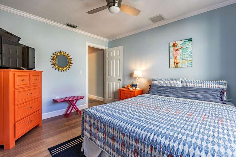 Bedroom 2 - Queen Bed