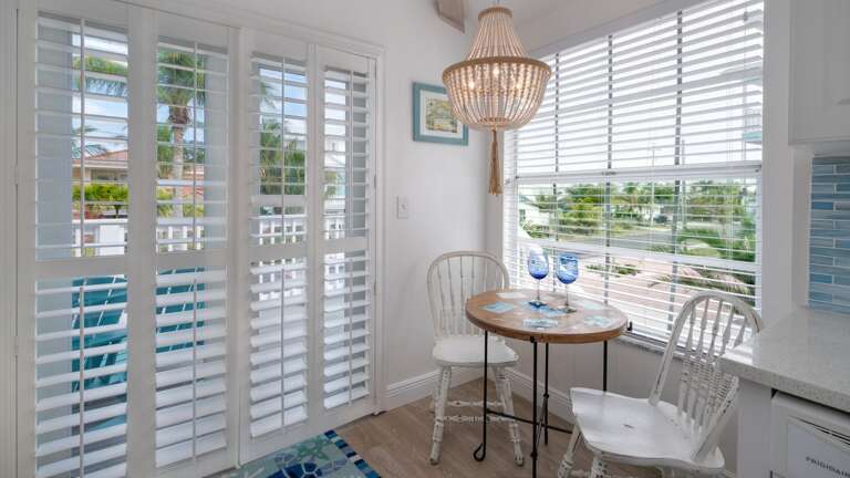 Kitchen with Eat-In Breakfast Nook