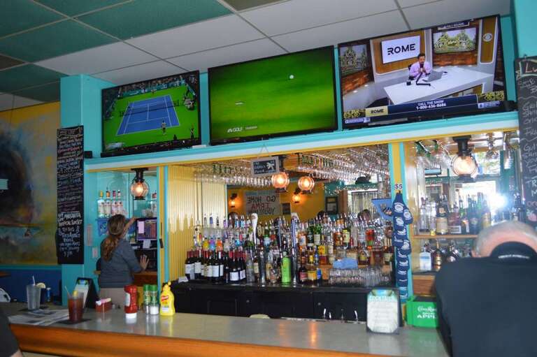 Hurricane Hanks for Sports and Great Pub Food