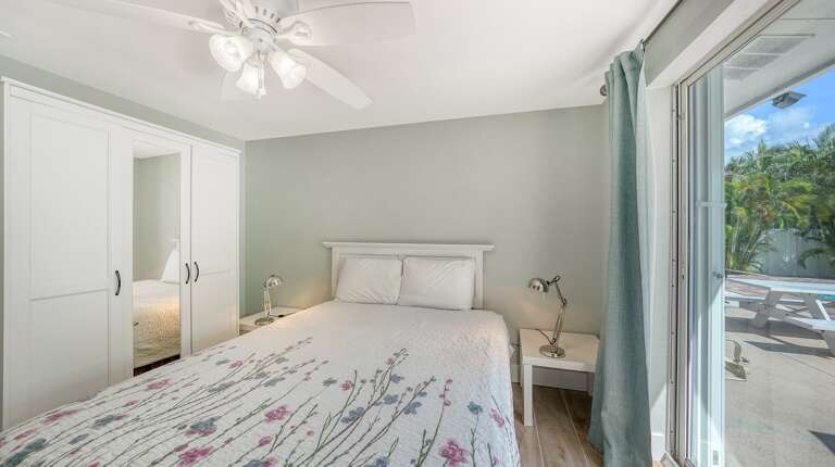 Third bedroom has pool access