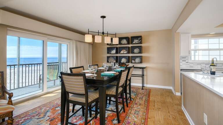 Easy flow to the kitchen