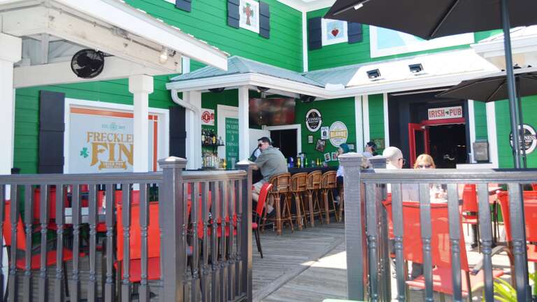 Irish Pub and dining 3 blocks to Freckled FIn