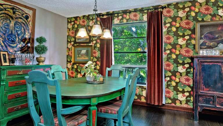 Room to Eat, Play Cards and Entertain