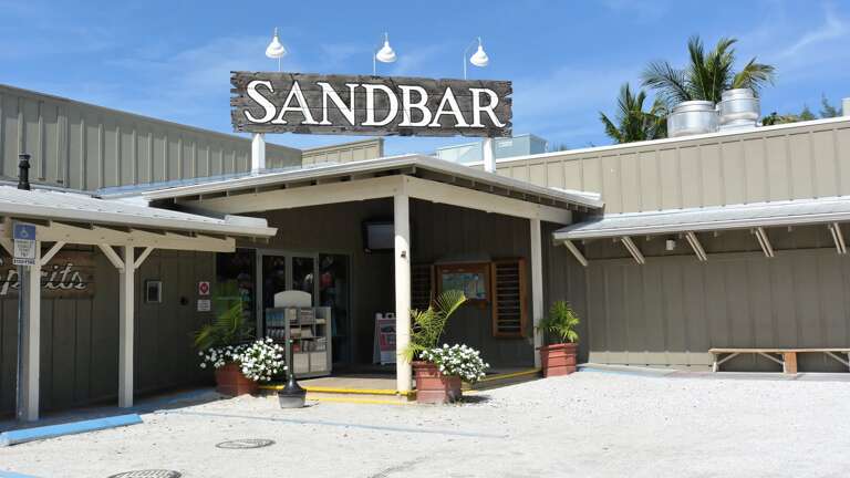 A short stroll to beach dining