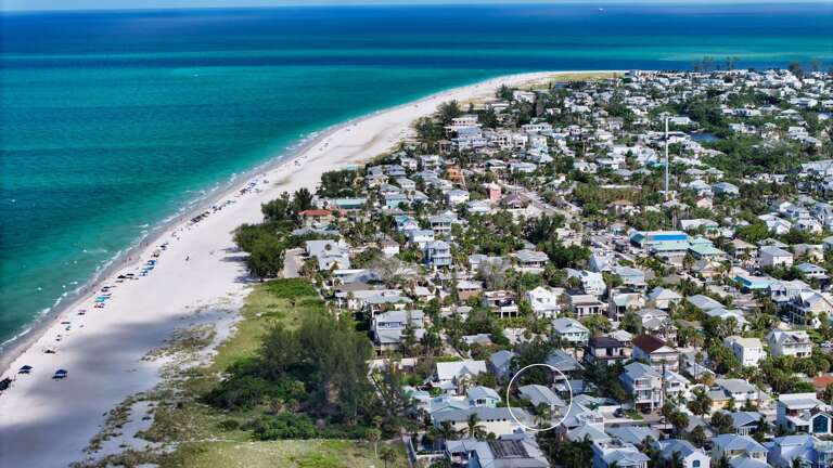 Beach bliss 2 houses away Beach bliss 2 houses away