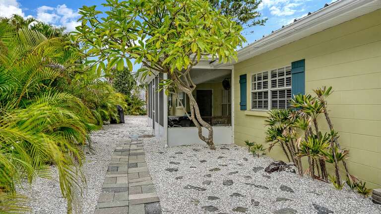 Path to lanai entry/ Gas Grill