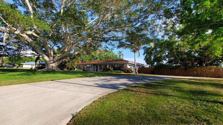 Circular Driveway makes Parking Easy. Circular Driveway makes Parking Easy.
