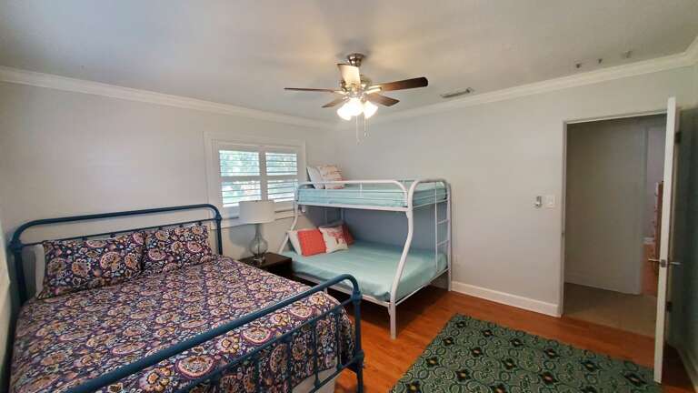 Second Bedroom Sleeps Five w/Queen & Double/Twin Bunk