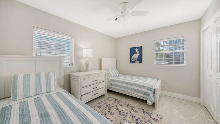 Bedroom 2 with Twin Beds (S)