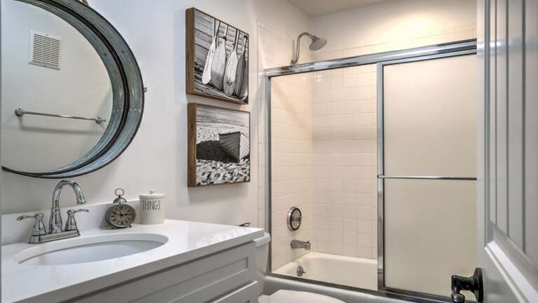 Second Bathroom with Tub/Shower