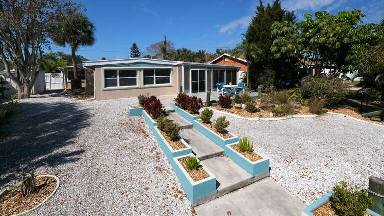 Shallow Steps for Easy Transition to the Dock