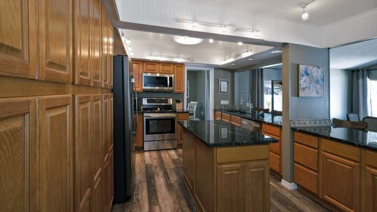 Amazing Storage and Spacious Island