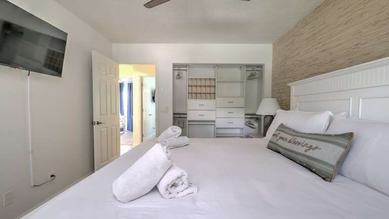 King bed and Private TV