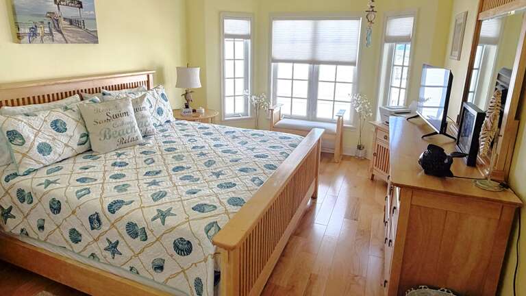 Private TV and Bay window