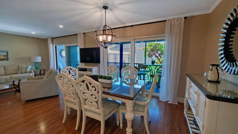 Seating for Six at Dining Table