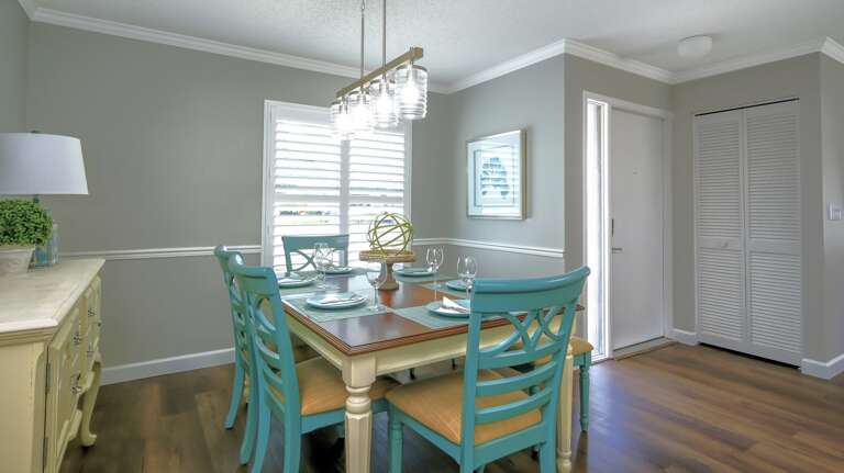 Entry at dining