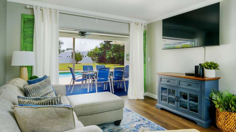 Watch your favorite shows on Smart TV