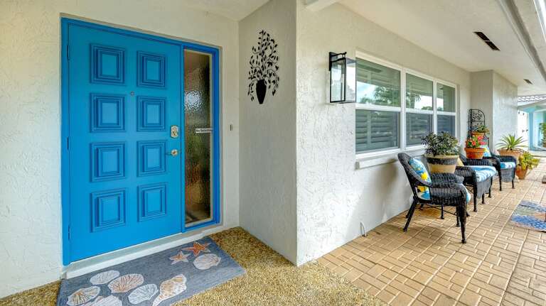 Sheltered Entry and Seating Sheltered Entry and Seating