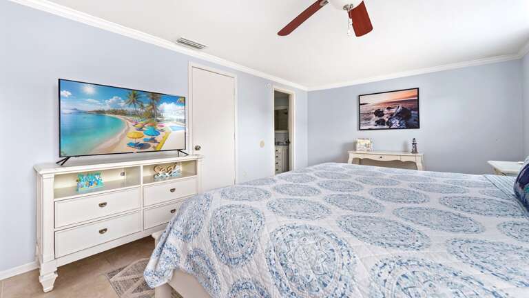 King bed and Private TV