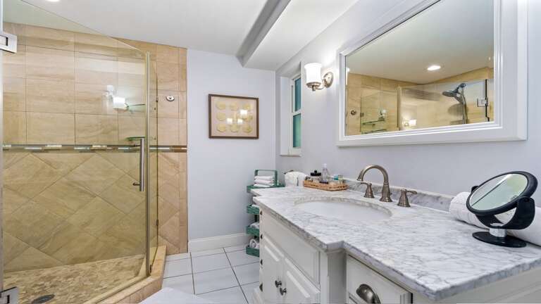 En suite bath with walk-in shower