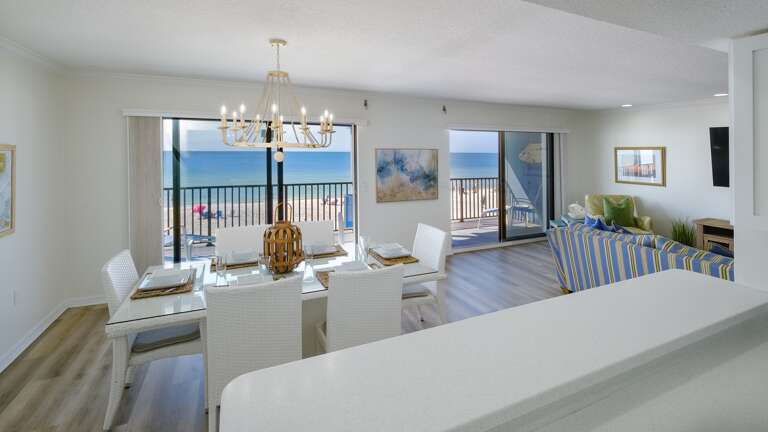 Large Spacious Counter  - Great Place for Snacks