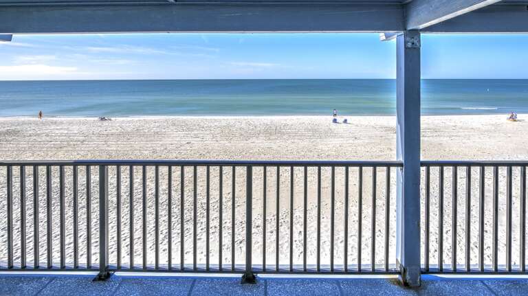 180 Degree View of Aqua Water