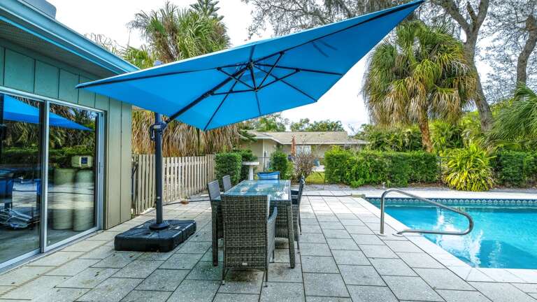 Enjoy Deluxe Shade Options