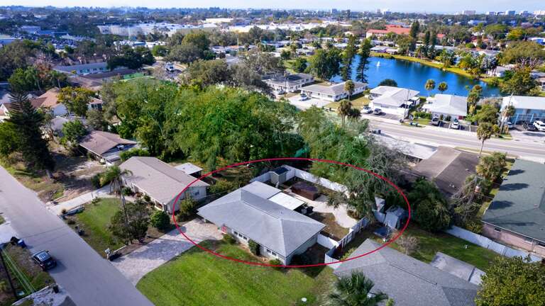 Just  Minutes to Siesta Key Beaches and Crescent Beach