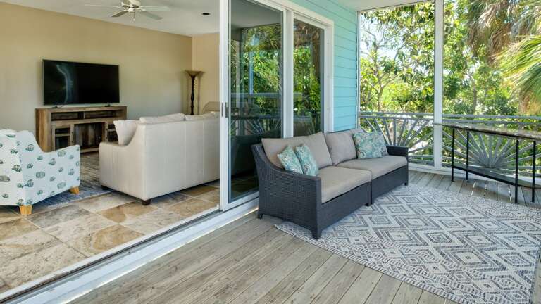 Balcony with Tropical Views Balcony with Tropical Views