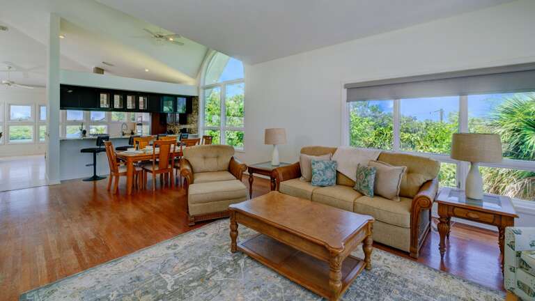 Open Floor Plan seamlessly Blends into Each Room Open Floor Plan seamlessly Blends into Each Room