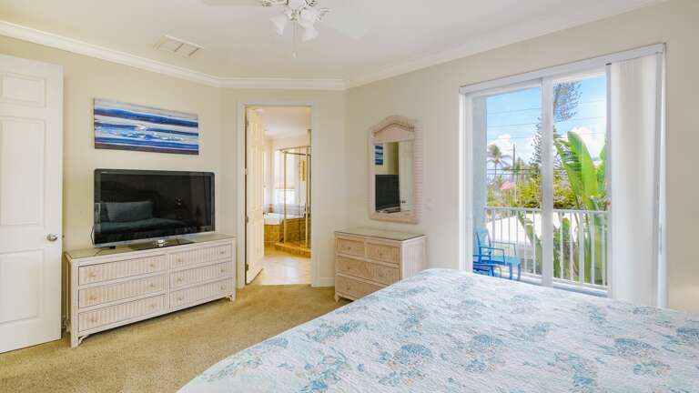 Private TV and ensuite bath