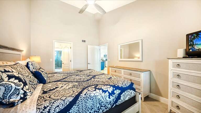 King bed and En suite bathroom