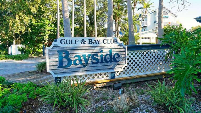 Bay side sign, cross the road to Beach side