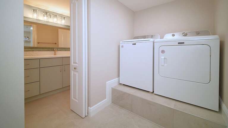 Full laundry in Dressing area
