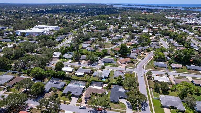 A Short Drive to Siesta Key or Sarasota Activities