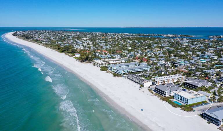 Beach restaurants North and South a short stroll