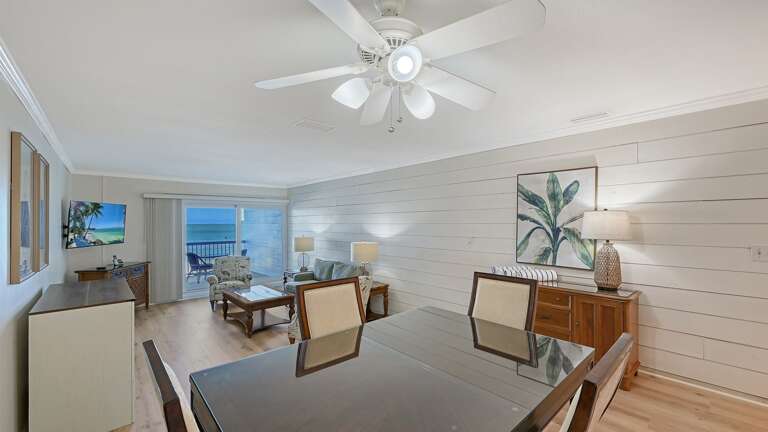 Dining with beach view