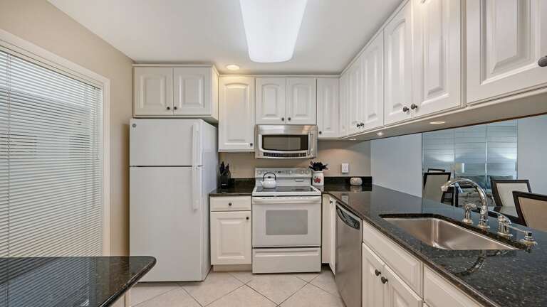 Nicely appointed Kitchen