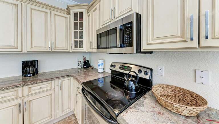 Plenty of Counterspace and Cabinet Storage