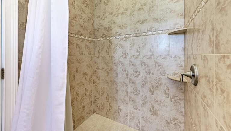 Seperate Walk-In Shower