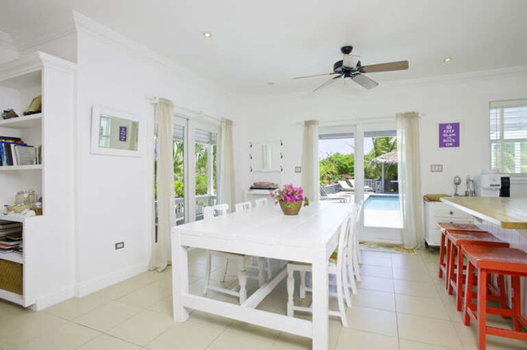 Dining Area Dining Area