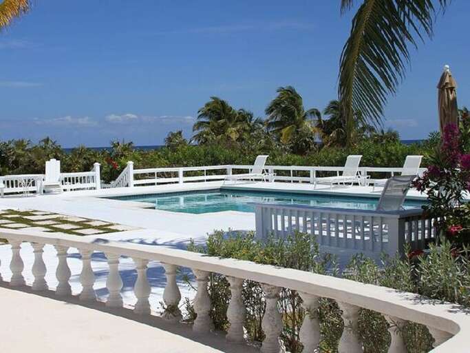 Hidden Gem House pool