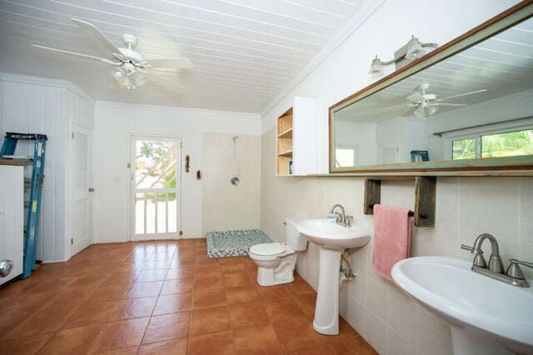 Guest bath.