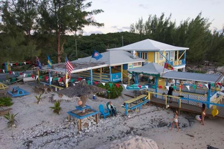 LeoRose beachfront restaurant and bar, a 5 minute drive from Atlantic Sunrise LeoRose beachfront restaurant and bar, a 5 minute drive from Atlantic Sunrise
