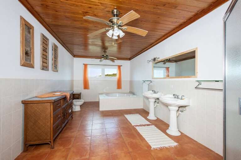 Master bath with over-sized tub and walk-in shower (shower not shown) Master bath with over-sized tub and walk-in shower (shower not shown)