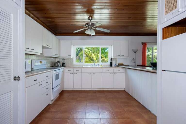 Modern, fully equipped kitchen with ocean views Modern, fully equipped kitchen with ocean views