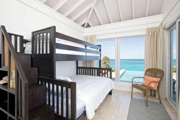 Queen bedroom in north pod Queen bedroom in north pod