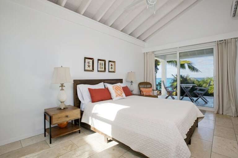 Queen bedroom in north pod